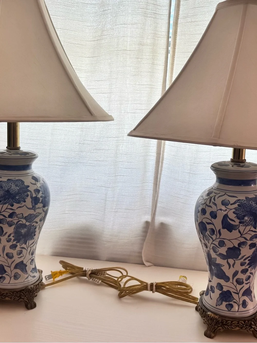 Vintage MCM Blue and White Floral Ceramic Table Lamp - Unbranded